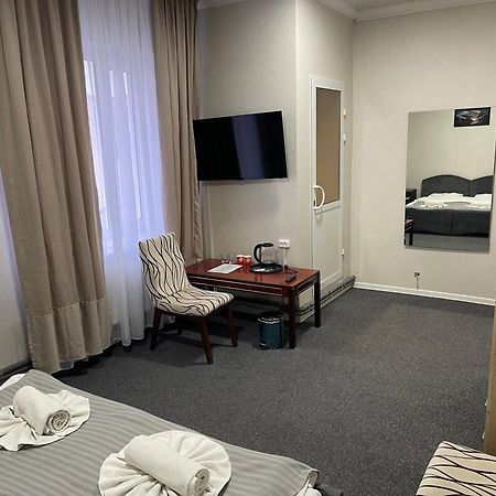 Medelean Hotel Comrat エクステリア 写真