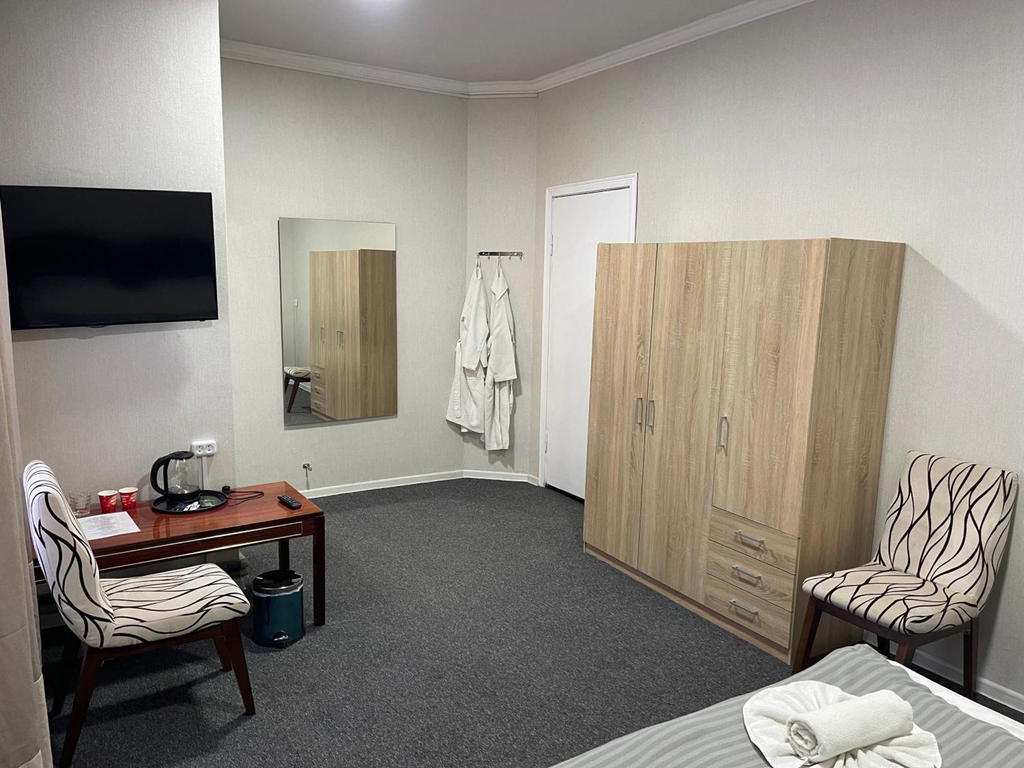 Medelean Hotel Comrat エクステリア 写真