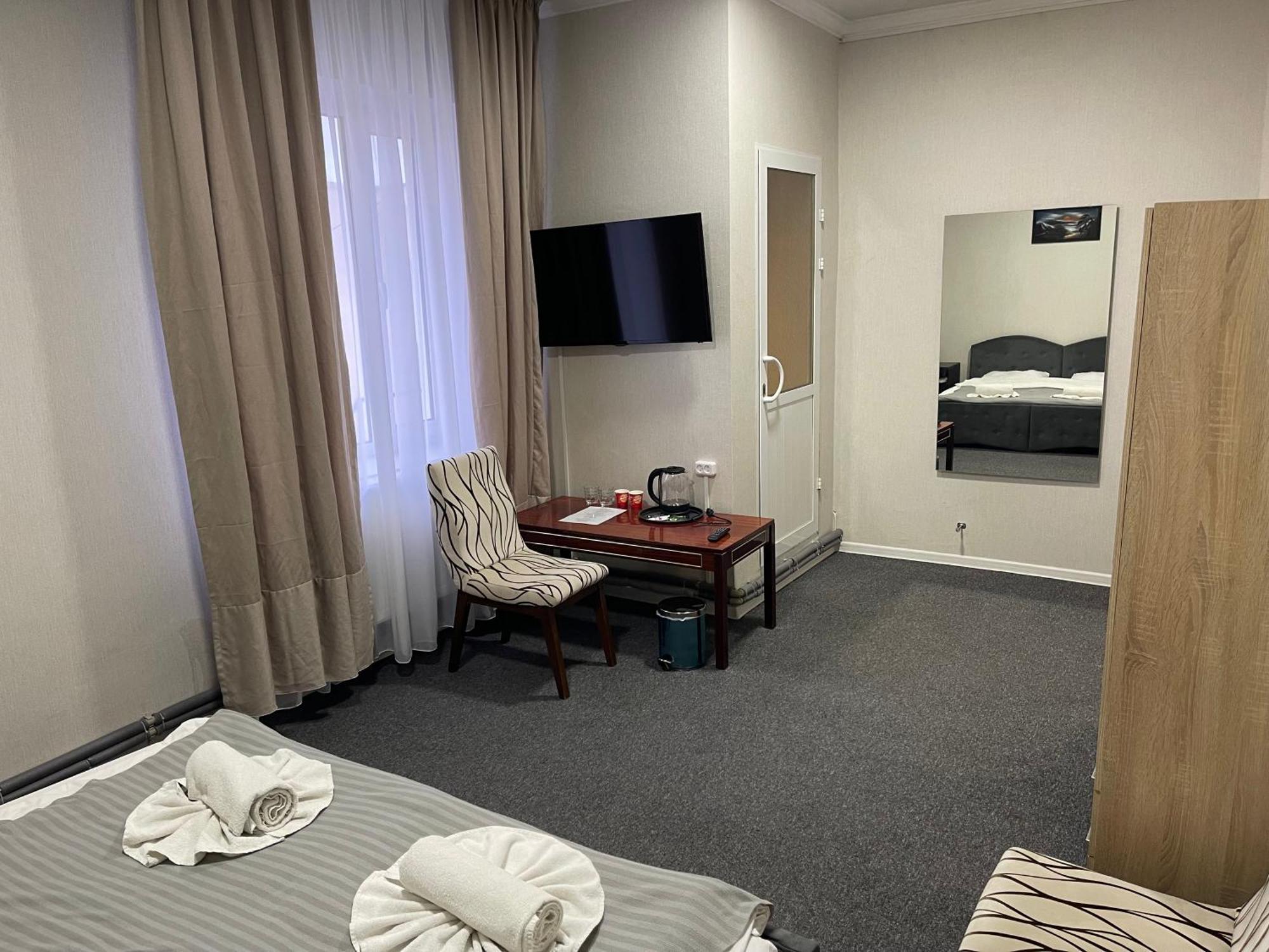 Medelean Hotel Comrat エクステリア 写真