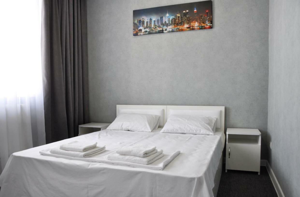 Medelean Hotel Comrat エクステリア 写真