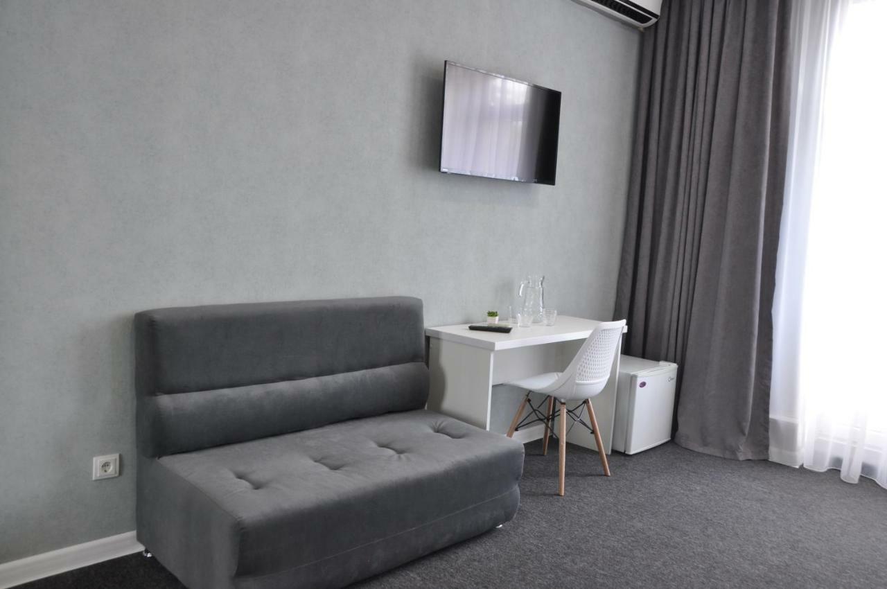 Medelean Hotel Comrat エクステリア 写真