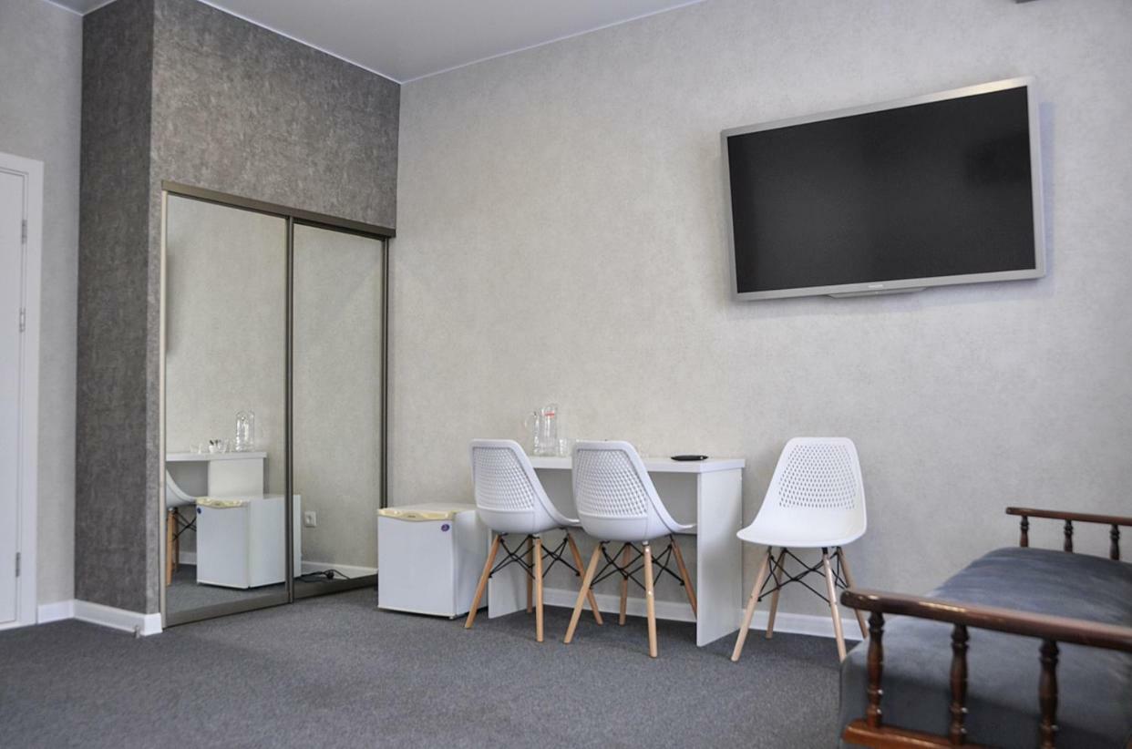 Medelean Hotel Comrat エクステリア 写真