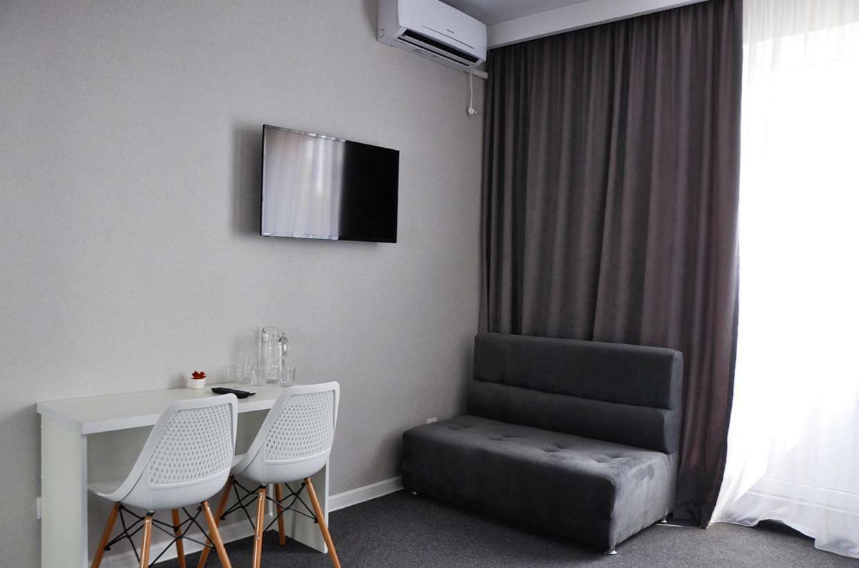 Medelean Hotel Comrat エクステリア 写真