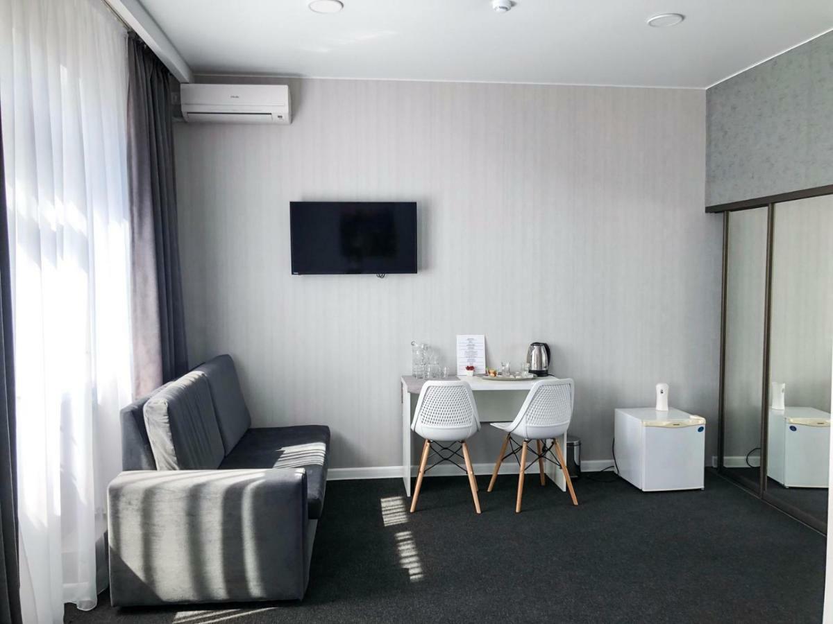 Medelean Hotel Comrat エクステリア 写真