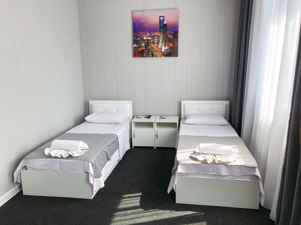Medelean Hotel Comrat エクステリア 写真