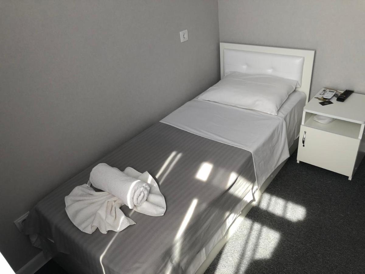 Medelean Hotel Comrat エクステリア 写真