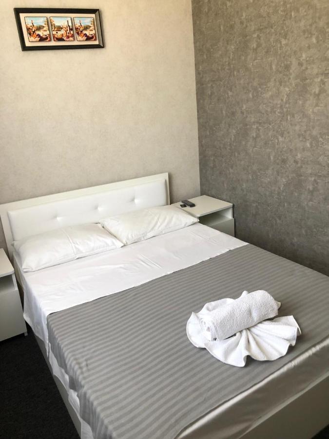 Medelean Hotel Comrat エクステリア 写真