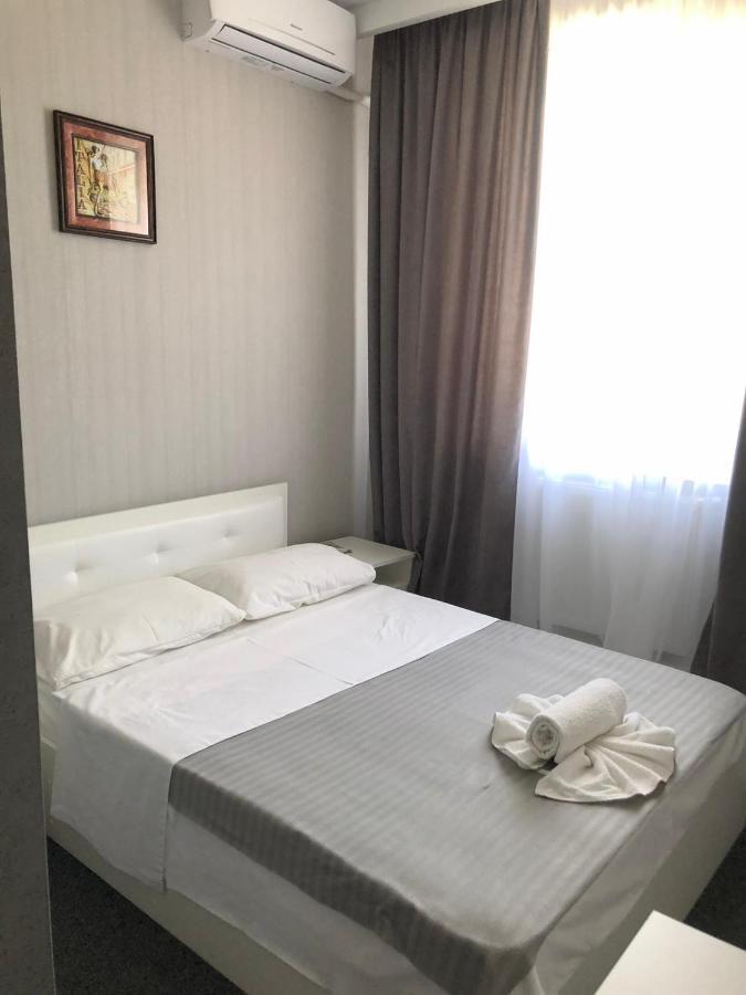 Medelean Hotel Comrat エクステリア 写真